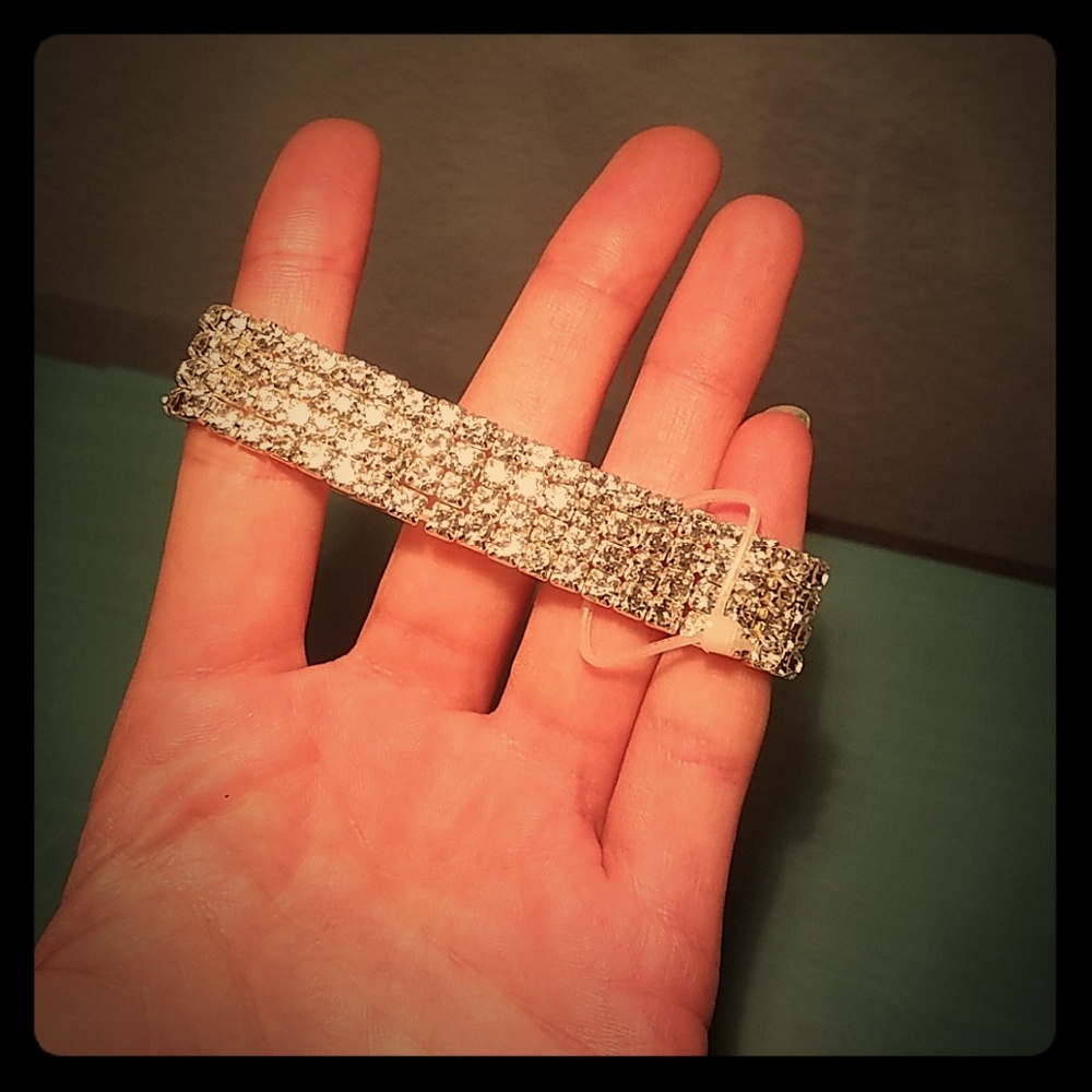 NWOT Stretch Sparkle Bracelet
